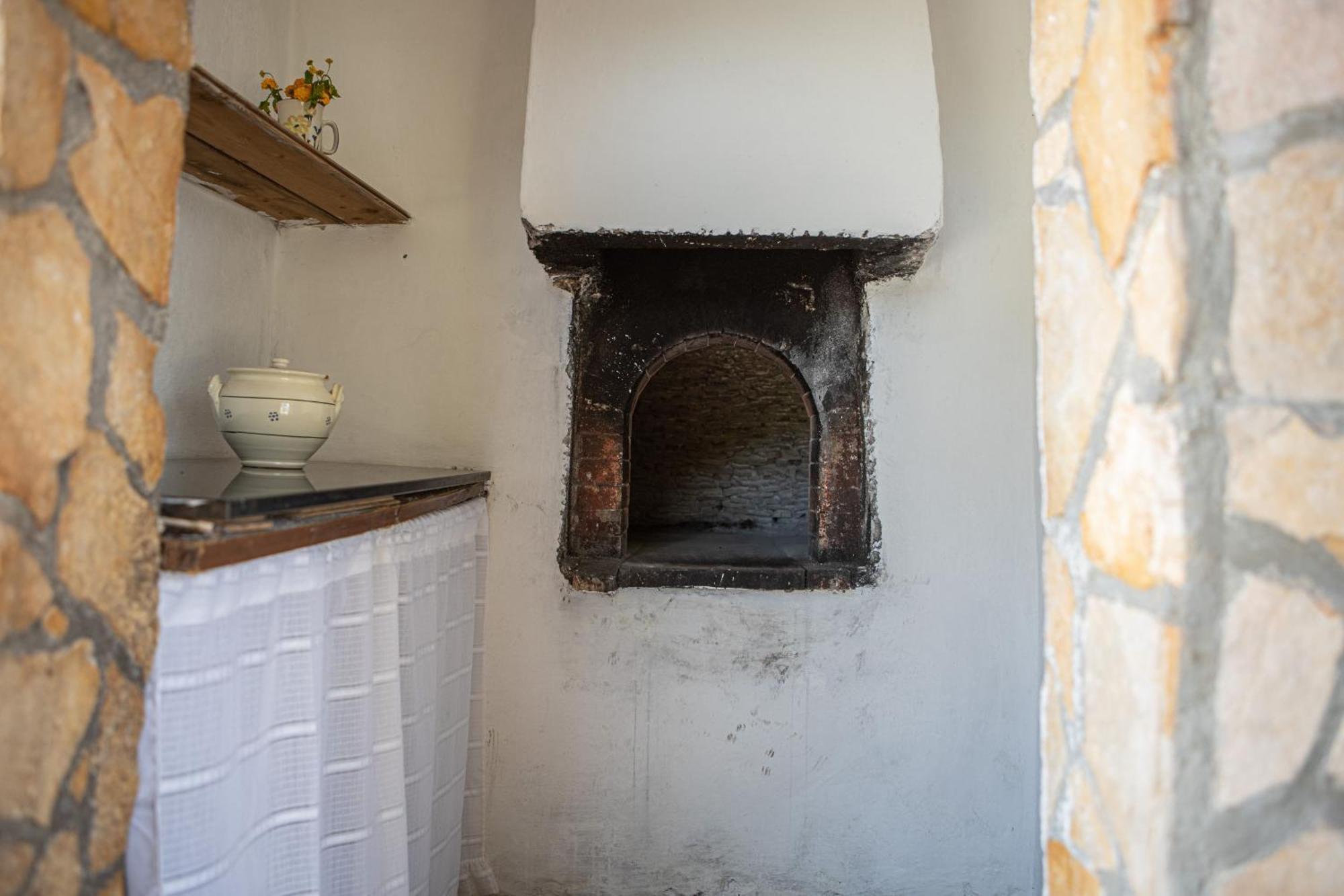 Trullo Nonna Netta Con Piscina Idromassaggio E Area Giochi Villa Ceglie Messapica Dış mekan fotoğraf